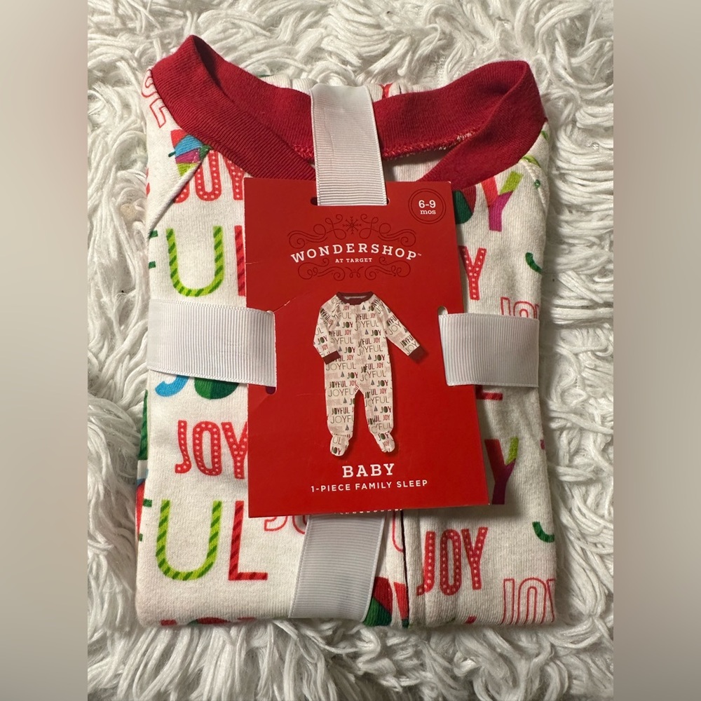 New Wondershop Joy Holiday Family Sleep Outfit 6-9months